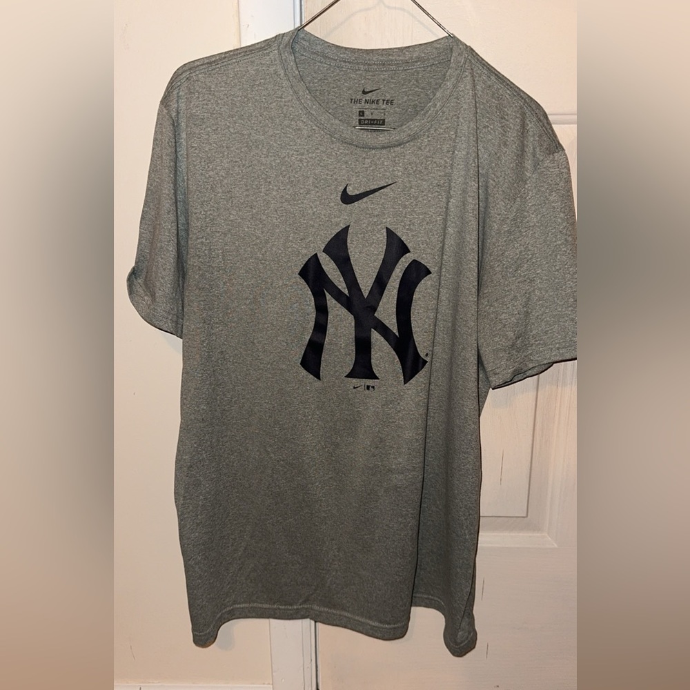 New York Yankees L Nike Tee
